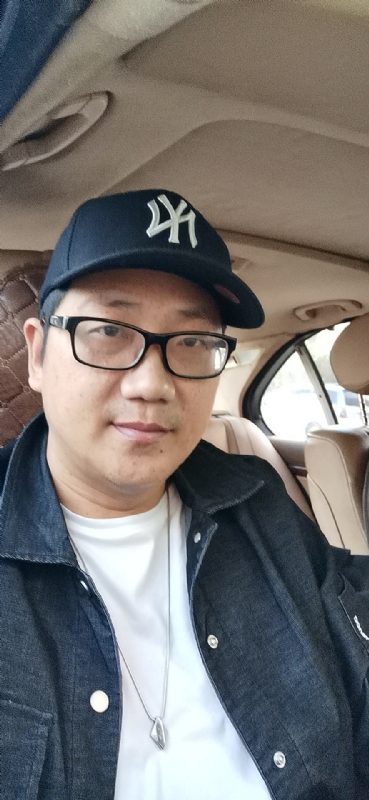 拥抱幸福的第一张照片--永安相亲网