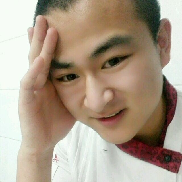 人潮拥挤的第一张照片--永安相亲网